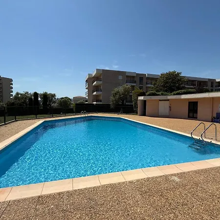 Les Pins 4 People Pool Garage Ferienhaus