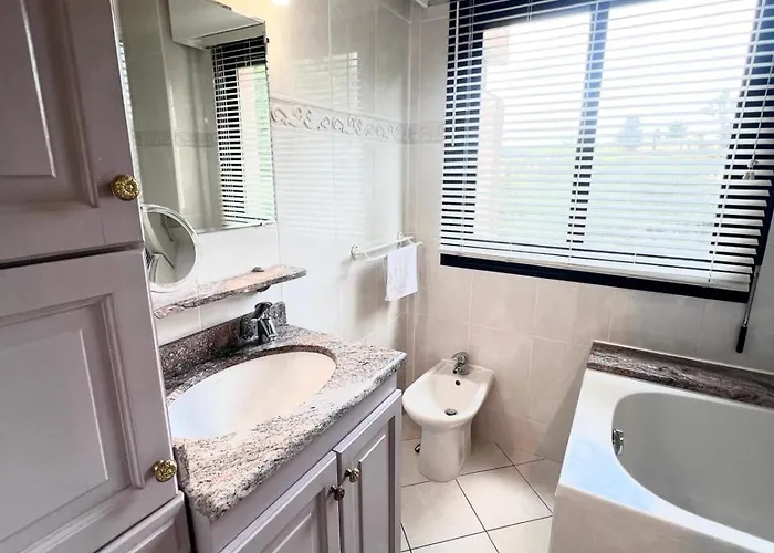 Les Pins 4 People Pool Garage