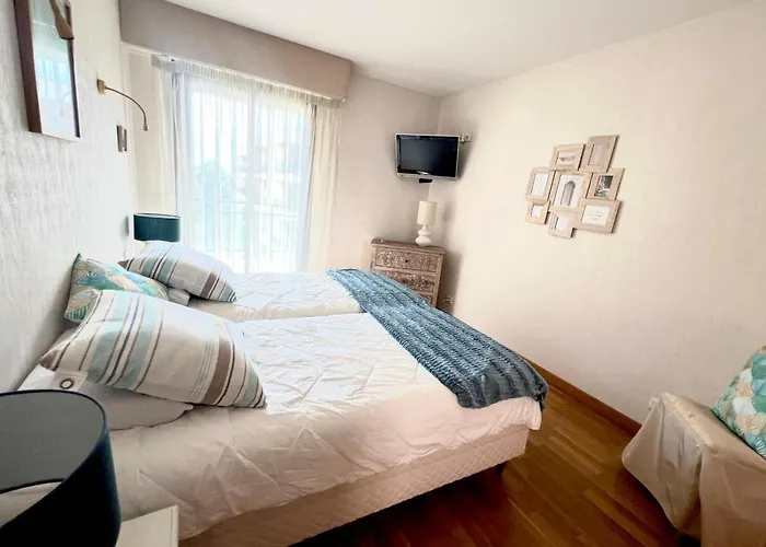 Les Pins 4 People Pool Garage