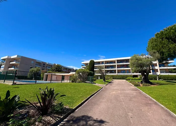 Les Pins 4 People Pool Garage Ferienhaus *